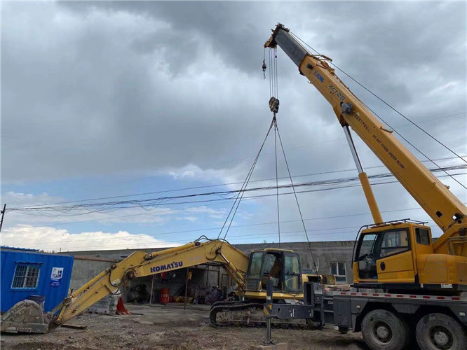 曲阜市25吨吊车的工作半径是多少？