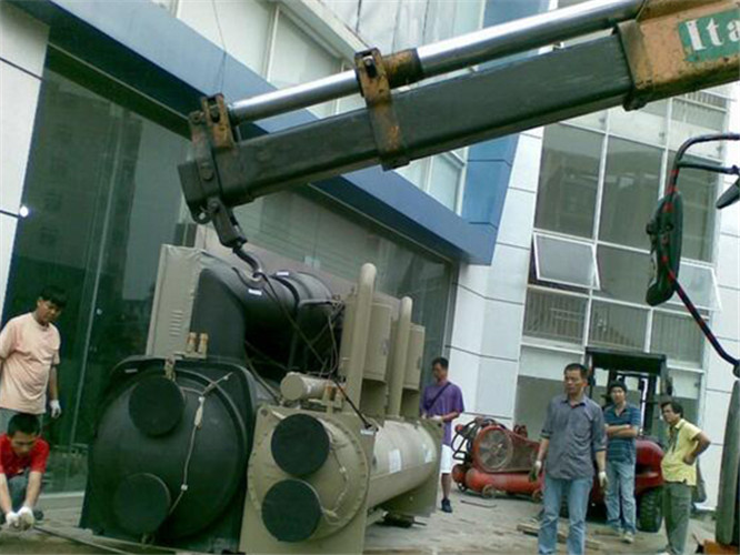 曲阜市随车吊和汽车吊的核心区别是什么？哪种更省钱？